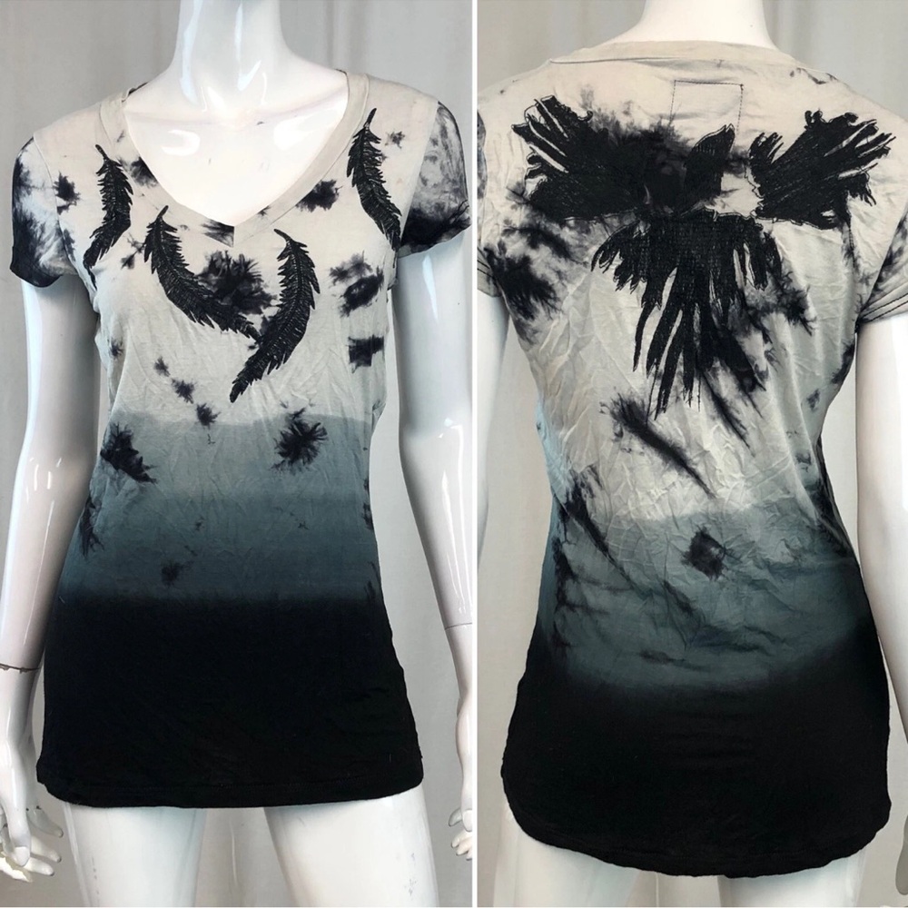 Roar Medium White Gray Ombre Feather Embroidered Short Sleeve V-Neck Top Tee